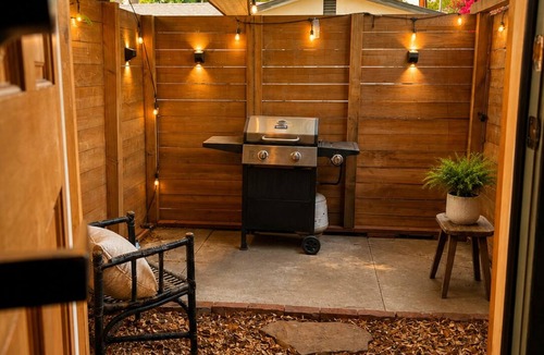 Westmont House | Private Suite Near Fairplex & Downtown Pomona + historical neighborhood,