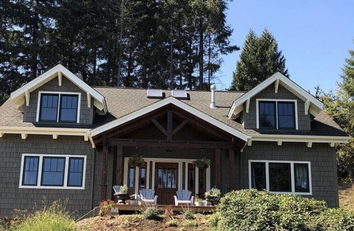 Sherwood House | Private Vineyard Lodge retreat on 5 acresn