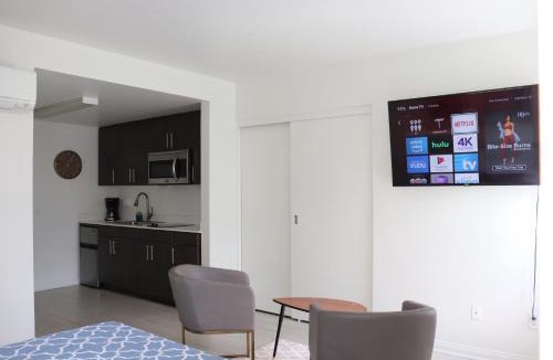 Downtown Apartment | Promenade Studio With Free Parking