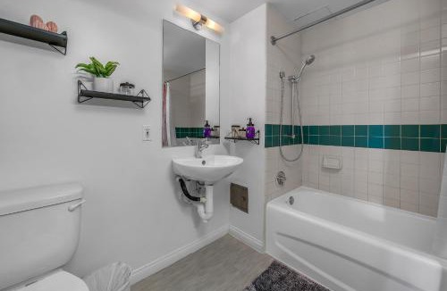 Downtown Apartment | Promenade Studio With Free Parking!