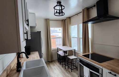 Joaquin House | Provo Home! Close to BYU, Downtown Provo, 10 mins from Utah Valley University.