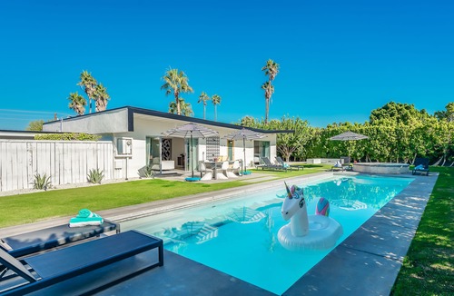 Palm Springs House | PS Chill: Meticulous Mid-Century Features Modern Comfort and Views!