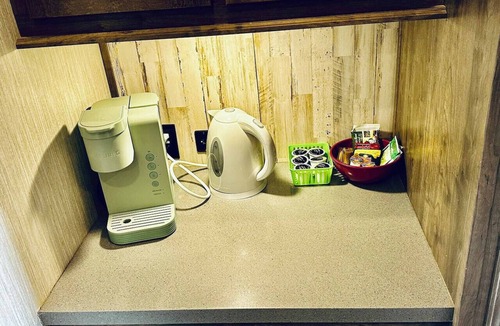 Ahwahnee House | Puffy Panda RV - Hot Tub - Pet Friendly - Sleeps 2