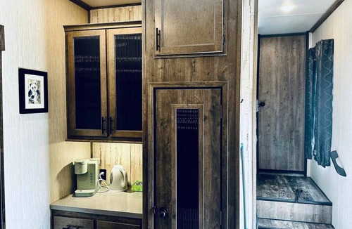 Ahwahnee House | Puffy Panda RV - Hot Tub - Pet Friendly - Sleeps 2