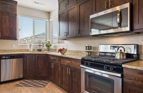 Santa Clara House | PVZ105| Across Water Park * Pvt Hot Tub * Arcades