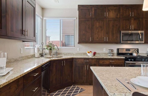 Santa Clara House | PVZ105| Across Water Park * Pvt Hot Tub * Arcades