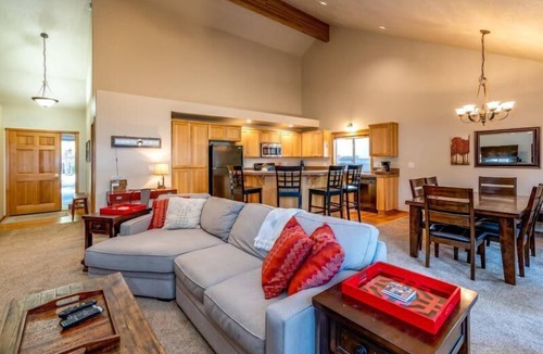 Southwest Bend House | Quail Pine Cabin Bend