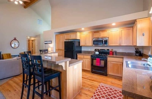 Southwest Bend House | Quail Pine Cabin Bend