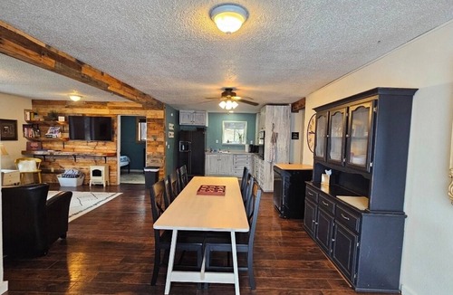 Fort Valley Cottage | Quaint 2 bedroom cottage in the pines