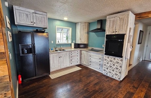 Fort Valley Cottage | Quaint 2 bedroom cottage in the pines