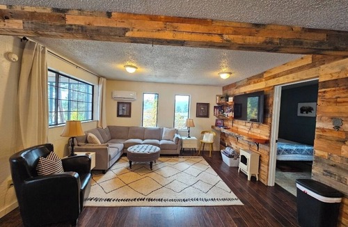Fort Valley Cottage | Quaint 2 bedroom cottage in the pines