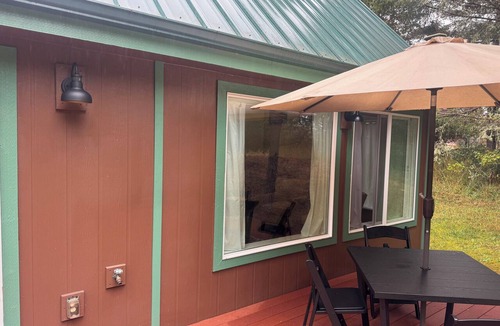 Sunset Beach House | Quaint 2-bedroom house in charming Warrenton perfect for relaxing stays