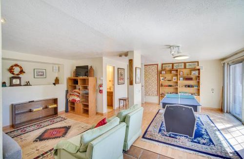 Whispering Forest House | Quaint Big Bear Home w/Hot Tub: 4 Mi to Skiing!