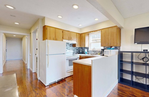 Lincoln City House | Quaint Condo with Ocean Views and Easy Beach Access Dogs OK