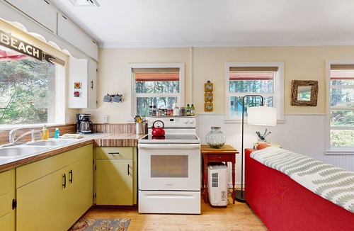 Tillicum Beach Cottage | Quaint cottage in the woods 75 yards to the beach - dog-friendly, firepit & WiFi
