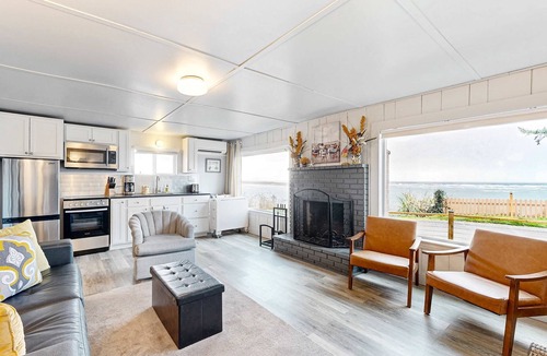 Netarts House | Quaint oceanfront hideaway with open layout fireplace central AC and gas grill