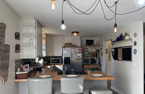 Silverton Other | Quaint Single Level Ranch with Hottub in Oregon's Garden City - Silverton