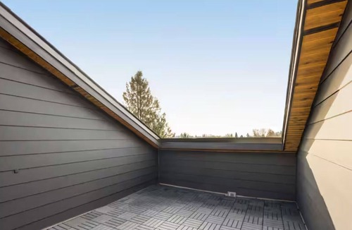 Mann House | Quaint Town Home with A/C, shared outdoor space