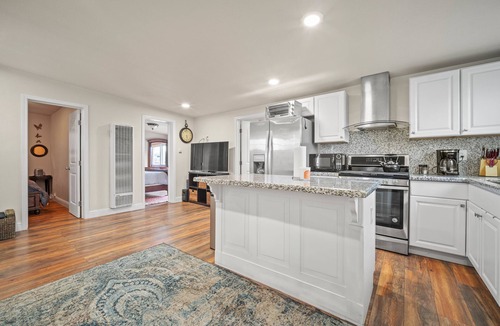 Seaside House | Quaint trendy home just a stroll from the seas