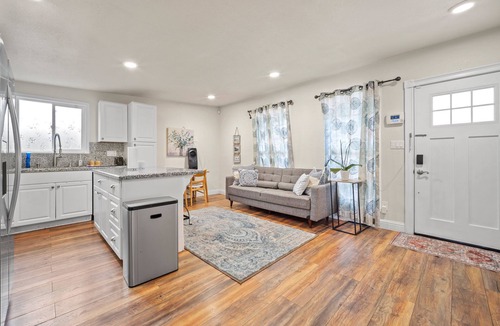 Seaside House | Quaint trendy home just a stroll from the seas