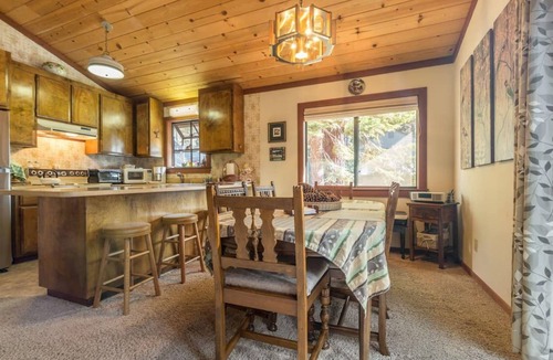 Tahoe Vista Cabin | Quaking Aspen by AvantStay | Beautiful Tahoe Vista Cabin