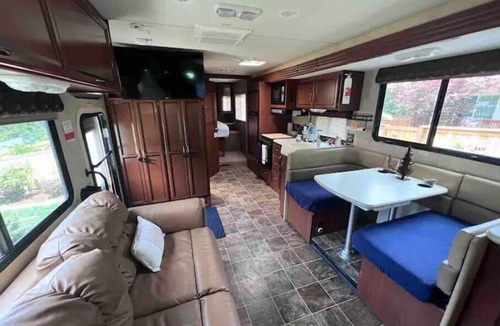 Rainier Valley House | Quiet Backyard Class A Motorhome. Near Airport and Light Rail