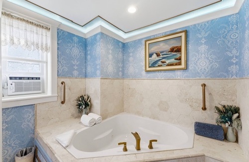 Heber Bed & Breakfast | Quiet corner suite w 2-person spa in Boutique B&B