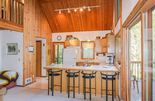 Lopez Island Cottage | Quiet Cottage with Free WiFi and Cable - Short Walk to Spencer Spit State Park