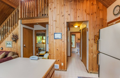 Lopez Island Cottage | Quiet Cottage with Free WiFi and Cable - Short Walk to Spencer Spit State Park