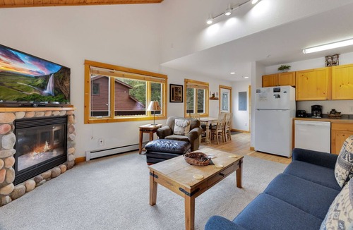 Fall River Estates Condo | Quiet Fall River Escape Fireplace Close to RMNP
