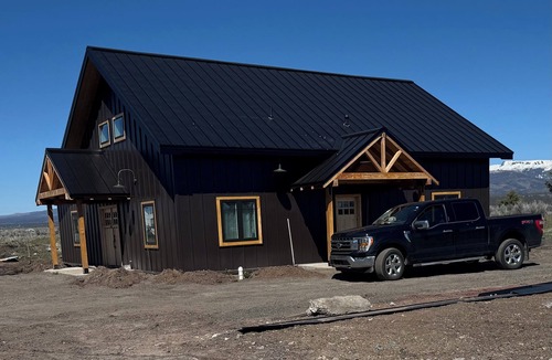 Bly House | Quiet, peaceful, get out of the hustle game and appreciate logging history.