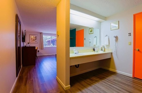 Seaside Hotel | Quiet Room for Relaxation Near Local Seaside Landmarks