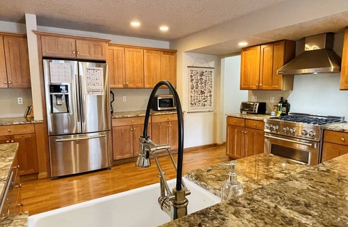 Woodstock House | Quiet Spacious Woodstock Retreat with large backyard