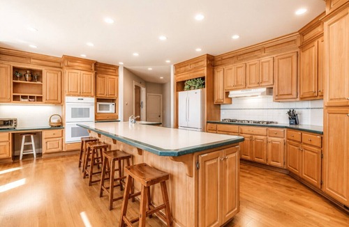 Clinton House | Quintessa I Sleeps 36 I Reunions I Corporate Events I Small Weddings