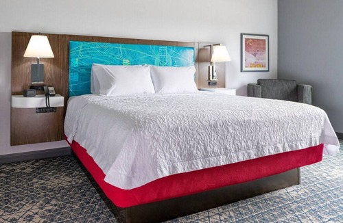 Tigard House | Rare Find! Indoor Pool, Free Parking, Free Full Breakfast, Near Oregon Zoo