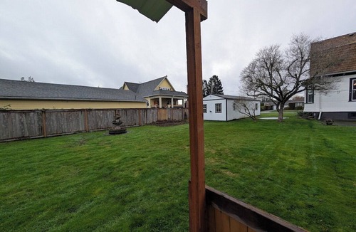 Enumclaw Apartment | Raspberry Cottage: Only 7 mi to White River Amphitheater & 5mins to DT Enumclaw!