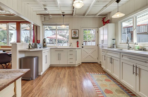 Sebastopol Apartment | 'Red Barn Guest Cottage' Wine Country Escape