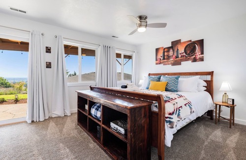 Dundee House | Red Hills Vacation | 3BR Hot Tub, Sauna & Views
