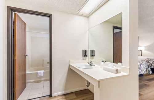 Ridgecrest Hotel | Red Roof Inn Ridgecrest