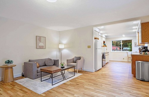 Union Hill-Novelty Hill House | Redmond Pet friendly Home in 2 Acres+Horse Barn