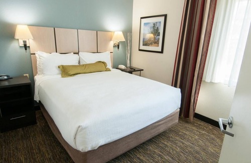 Anaheim Resort Hotel | Relax and Unwind! 4 Comfortable Units, Kitchenette, Pets Allowed