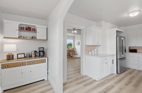 Yamhill County House | Relax at Stephens Legacy Farmhouse, a spacious 4BR retreat with valley and mountain views
