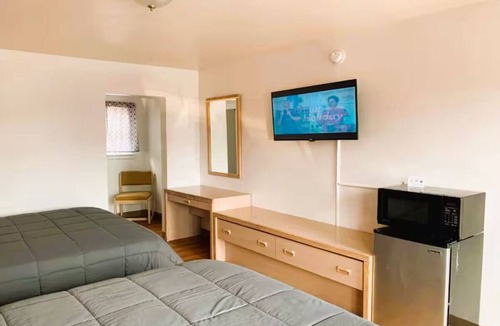 Larkspur Hotel | Relax in a Clean & Comfortable Lodging near Downtown Bend, Free Parking -2 Rooms