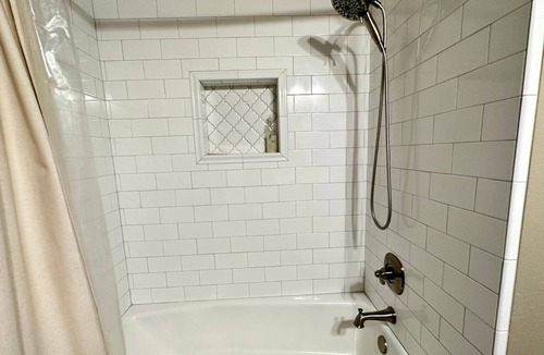 Exeter House | Relax in Exeter at a 2 bedroom 1 bath Oasis with a large covered patio and Pool