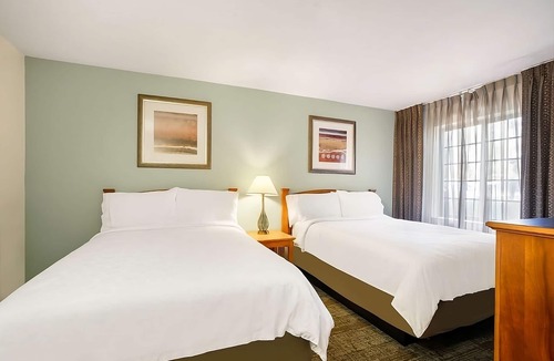 Carmel Mountain Ranch Hotel | Relax Near San Diego Attractions! Full Kitchen, Outdoor Pool, Free Breakfast