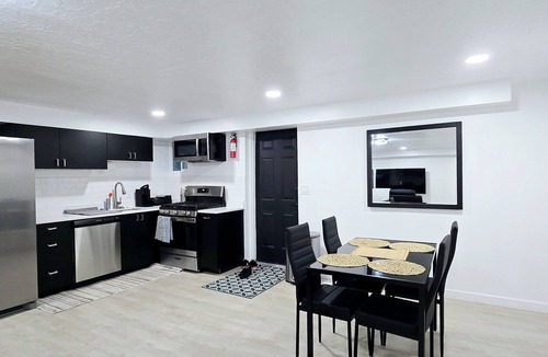 West Valley City House | Relax Oasis @ SLC near Airport Downtown Ski Hike