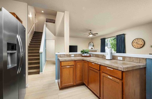 Woodburn House | Relax, Shop & Explore from Updated Woodburn Home, Next to Outlets, Pet Friendly, Fenced Backyard