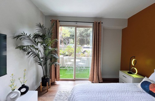 Encino Apartment | Relaxing 2 BR Oasis w/Parking