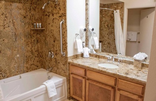 Avila Beach Hotel | Relaxing 3 Modern Units w/Kitchen, Pool & Free Parking! Near Peloton Cellars