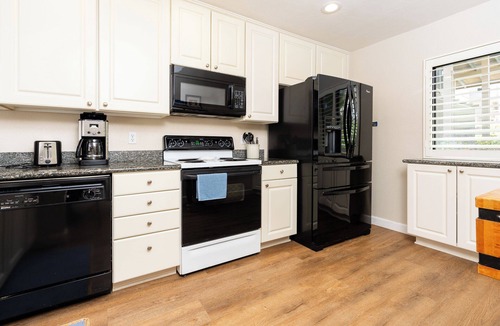 Solana Beach Condo | Relaxing Beachside Getaway 2BR/2.5BA w/A/C Split system!